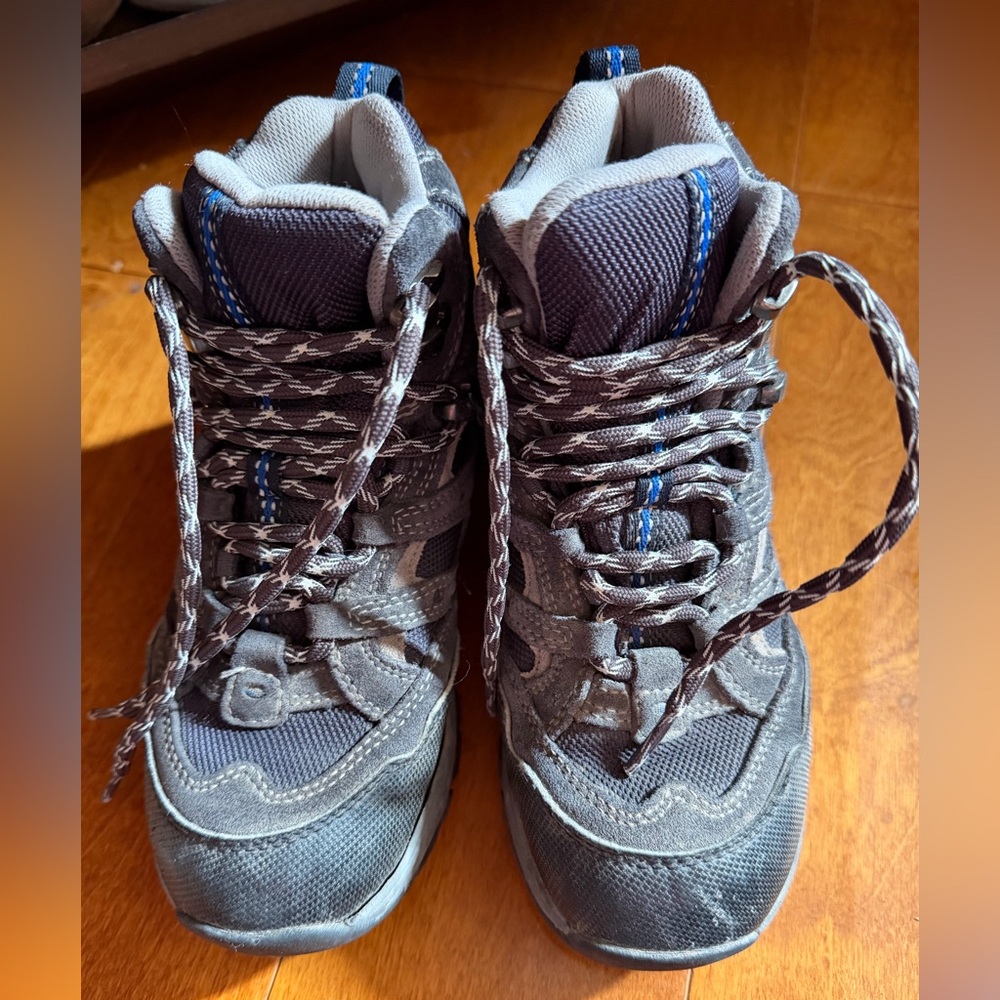 L.L. Bean Kids Hiking Boots in Gray and Blue Size 3